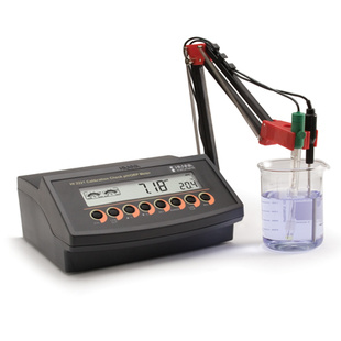 stolní pH metr s Calibration Check™