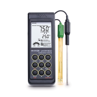 Přenosný pH/ORP metr s automatickou teplotní kompenzací. 